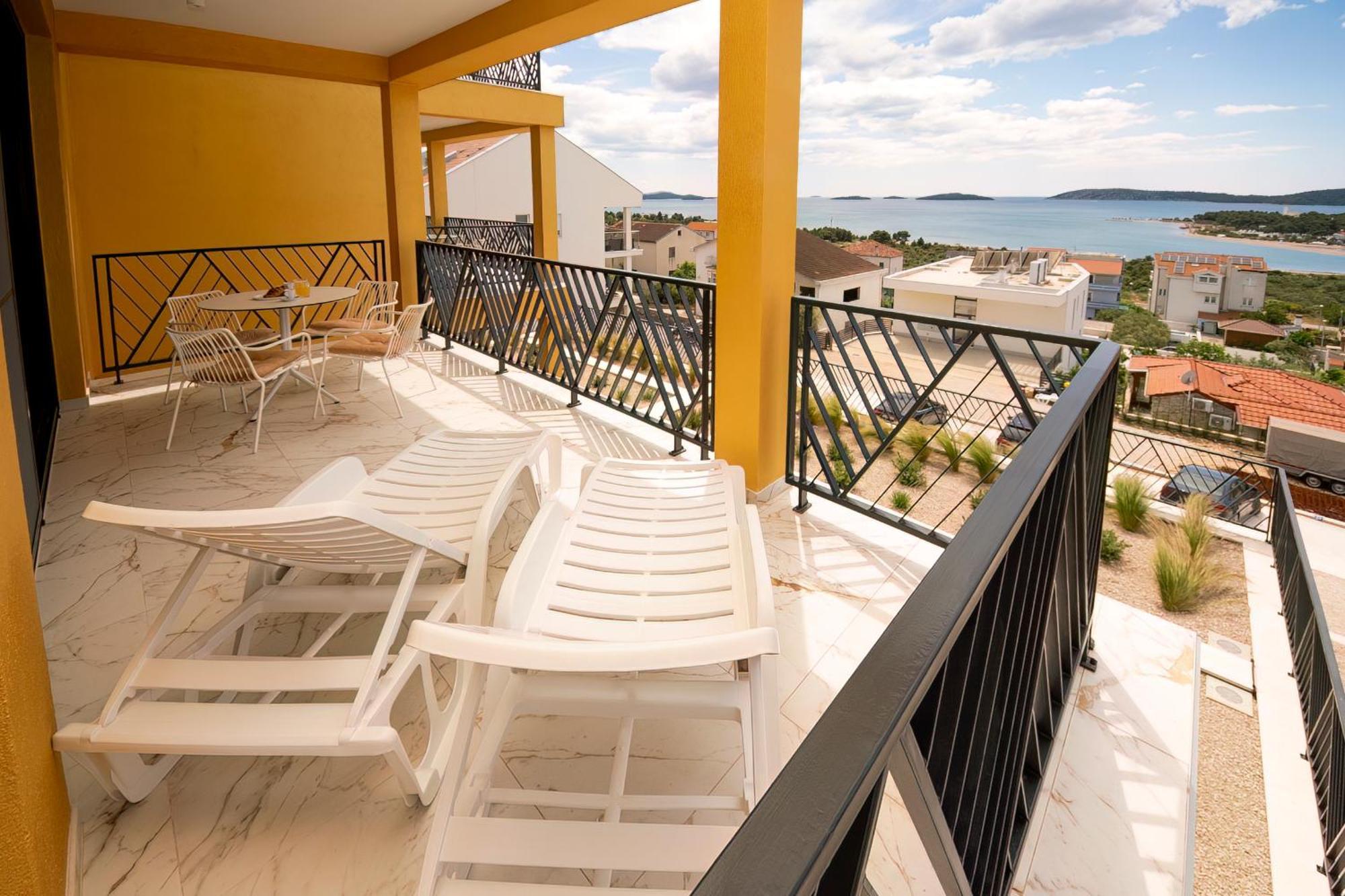 Mediterana Art Deco Resort (Adults Only) Sibenik Luaran gambar