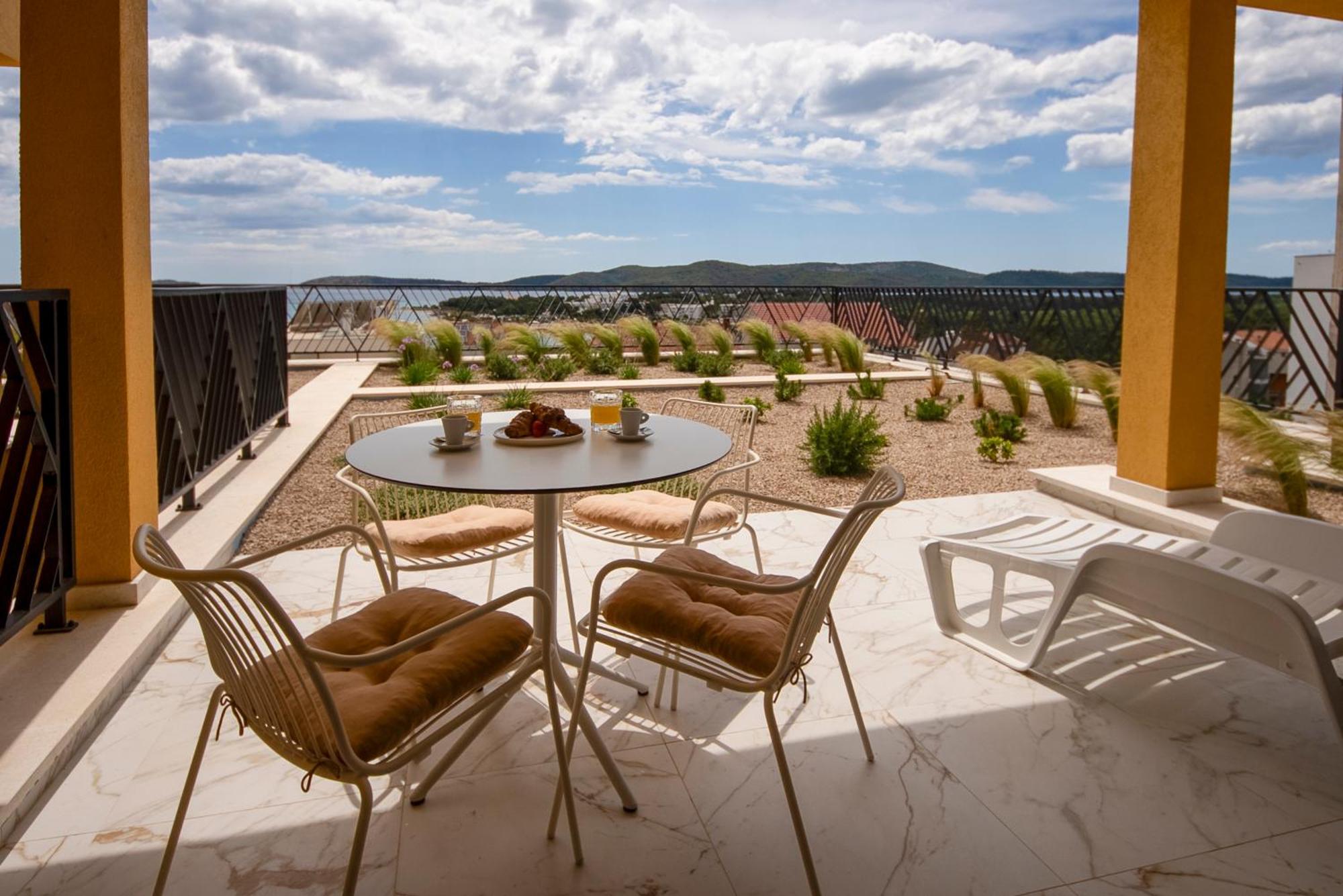 Mediterana Art Deco Resort (Adults Only) Sibenik Luaran gambar