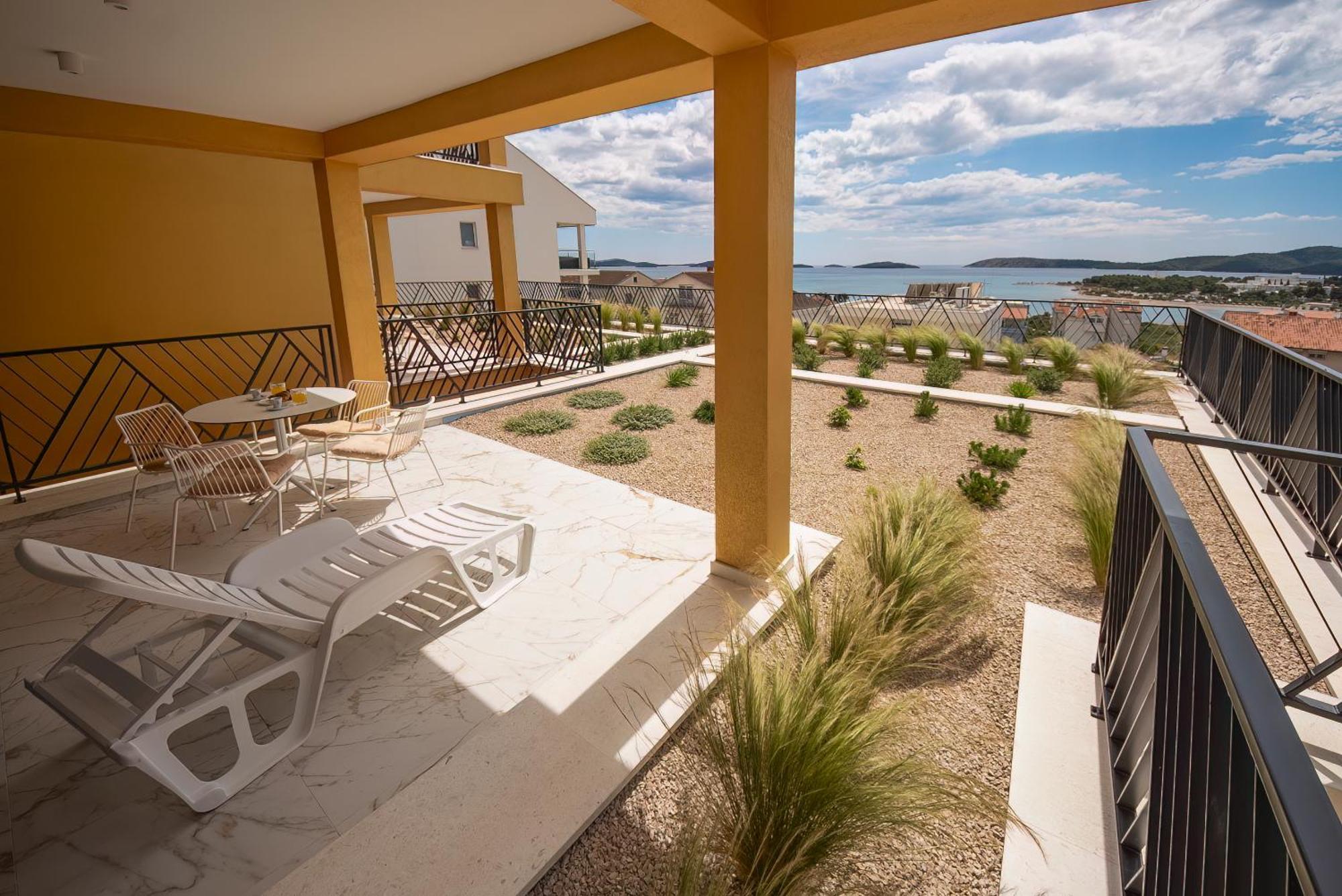Mediterana Art Deco Resort (Adults Only) Sibenik Luaran gambar