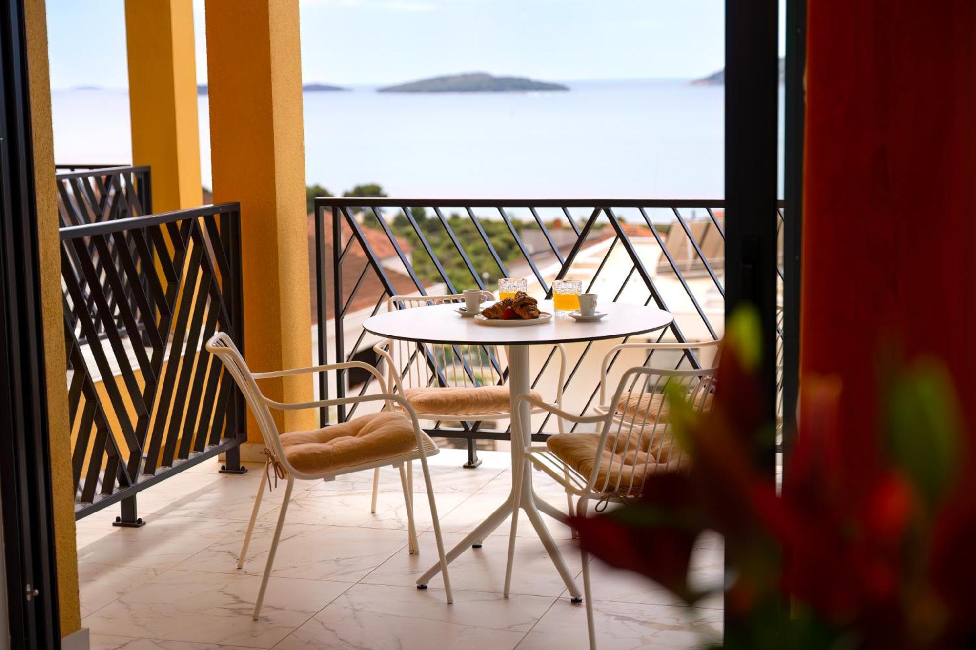 Mediterana Art Deco Resort (Adults Only) Sibenik Luaran gambar