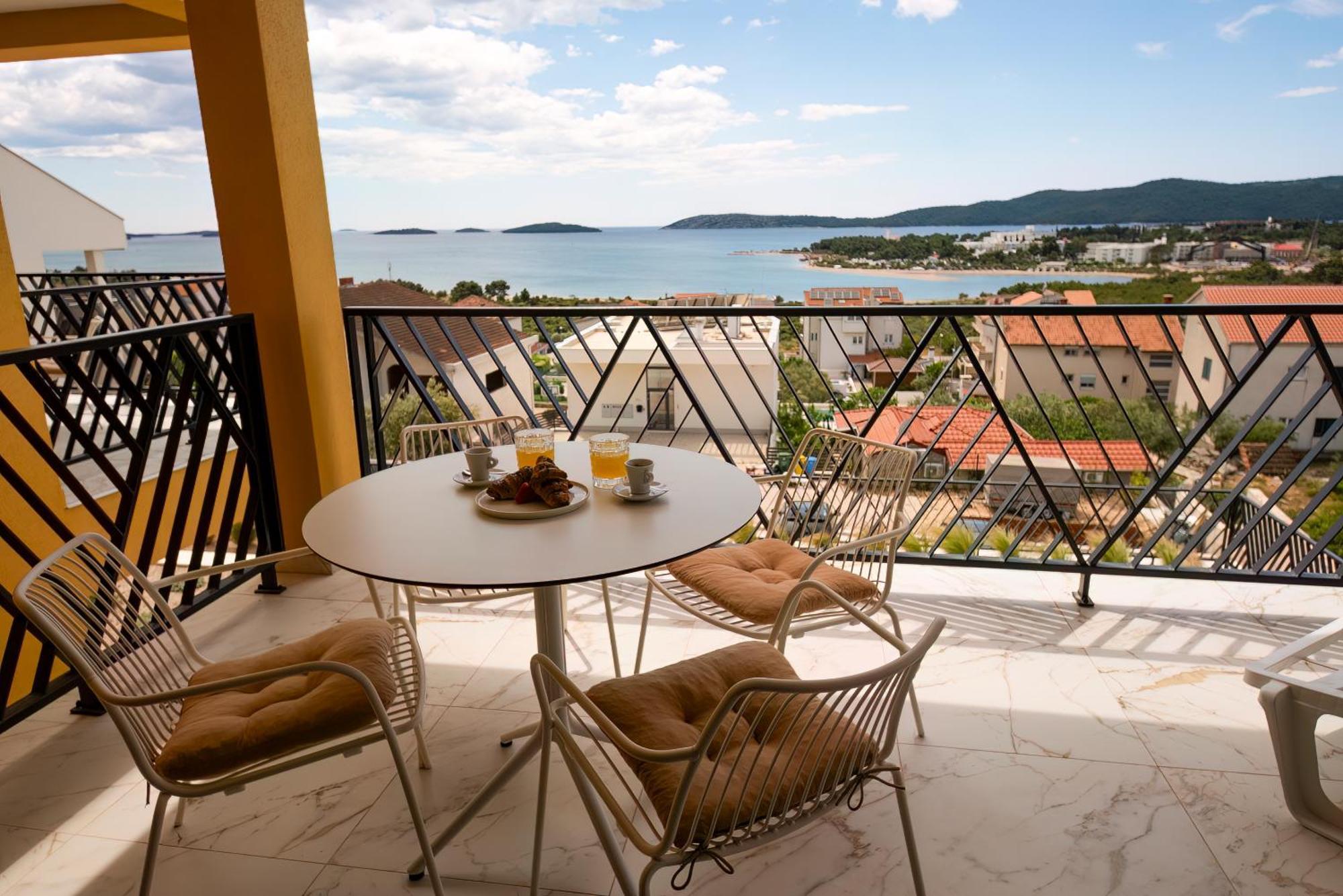 Mediterana Art Deco Resort (Adults Only) Sibenik Luaran gambar