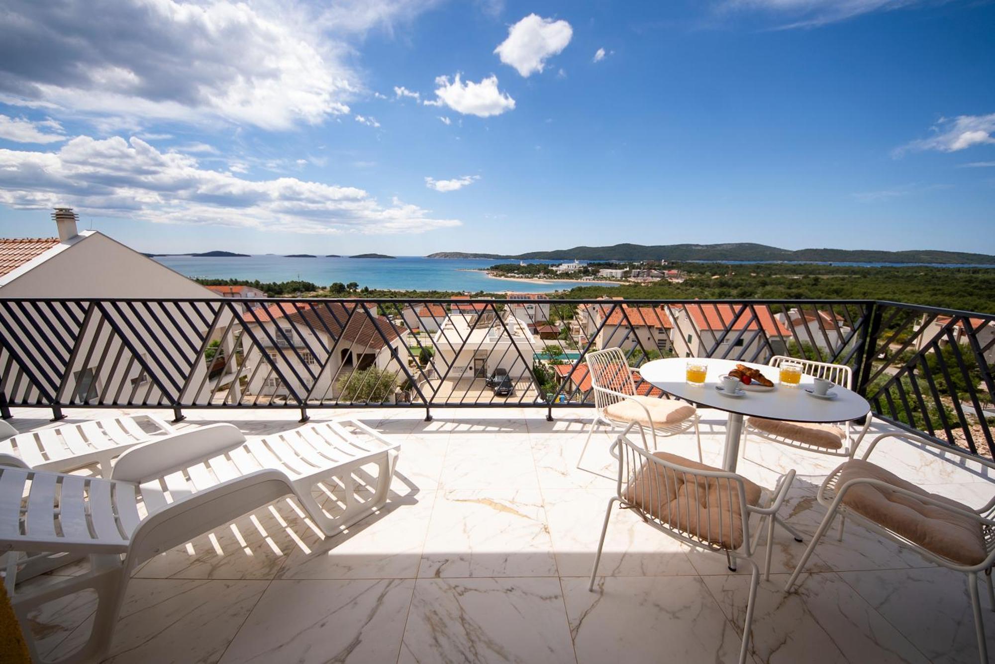 Mediterana Art Deco Resort (Adults Only) Sibenik Luaran gambar