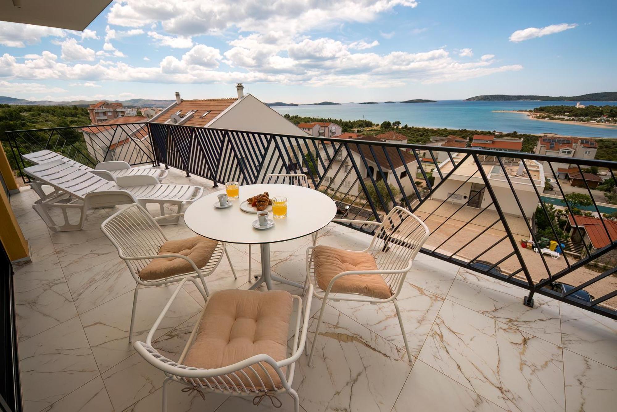 Mediterana Art Deco Resort (Adults Only) Sibenik Luaran gambar
